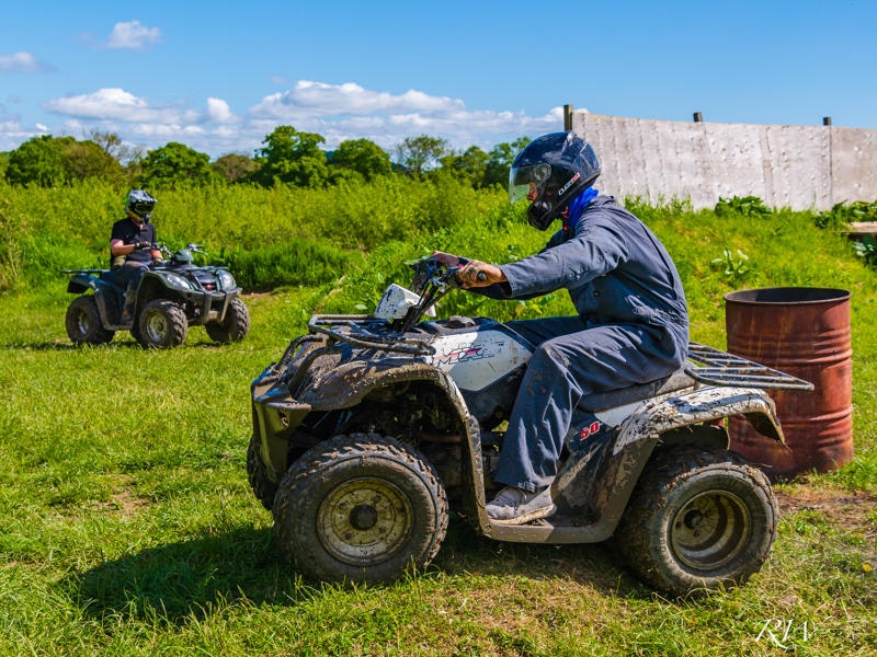 Quads, Knife & Axe Throwing